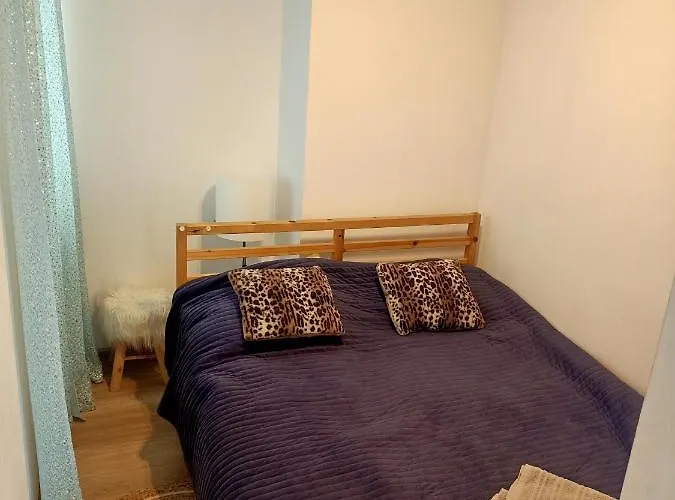 Przytulne Studio - 2 Pokoje,Parking,Blisko Centrum-6Km,Tramwaj, Nflix, Park, Spokoj,