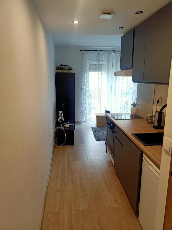 Przytulne - 2 Pokoje,parking,blisko Centrum-6km,tramwaj, Nflix, Park, Spokoj, *
