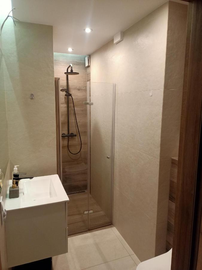 Przytulne - 2 Pokoje,parking,blisko Centrum-6km,tramwaj, Nflix, Park, Spokoj, Apartment